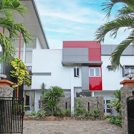 Super Oyo Capital O 91665 D'Prof Exclusive Guesthouse Semarang Exterior photo