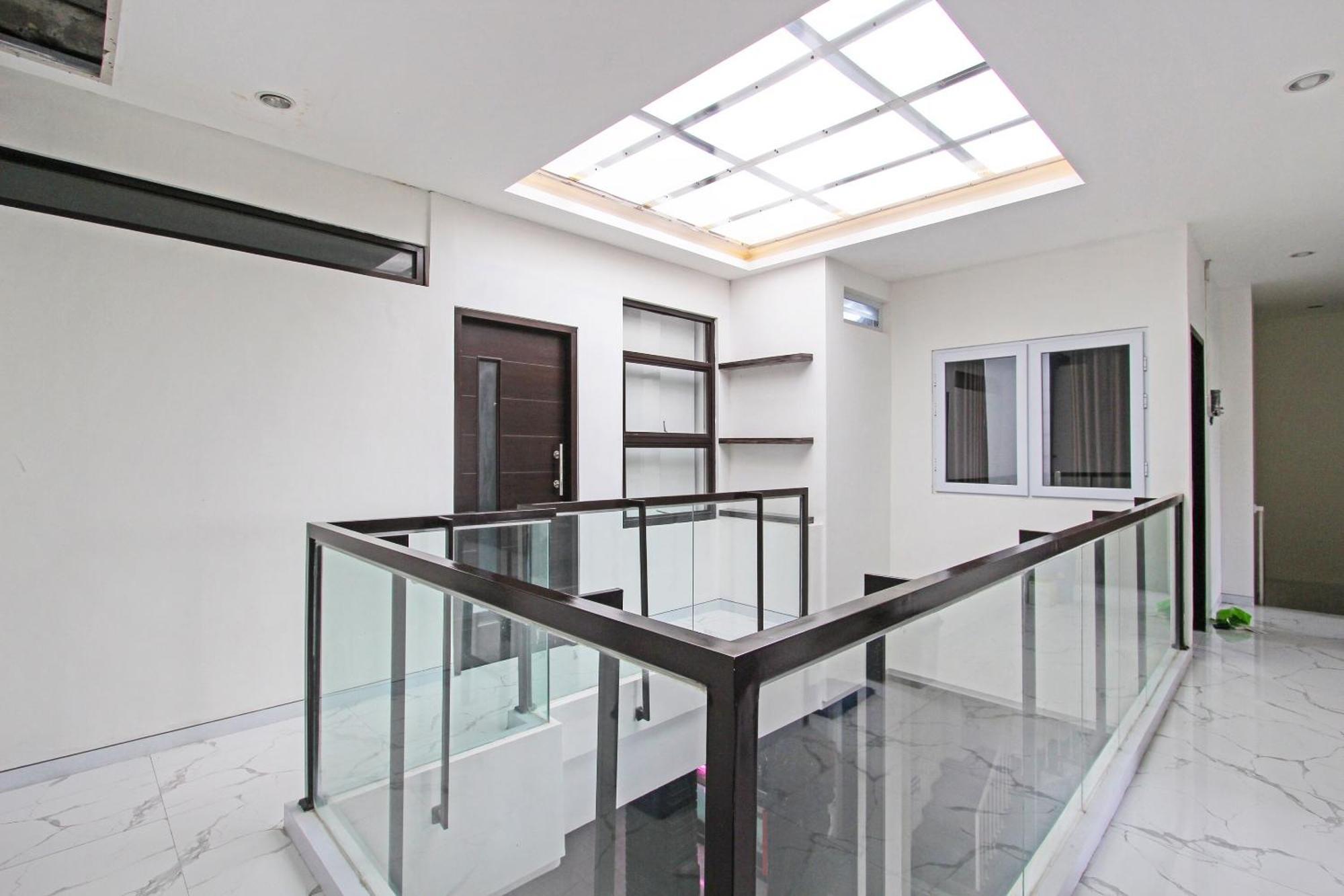 Super Oyo Capital O 91665 D'Prof Exclusive Guesthouse Semarang Exterior photo