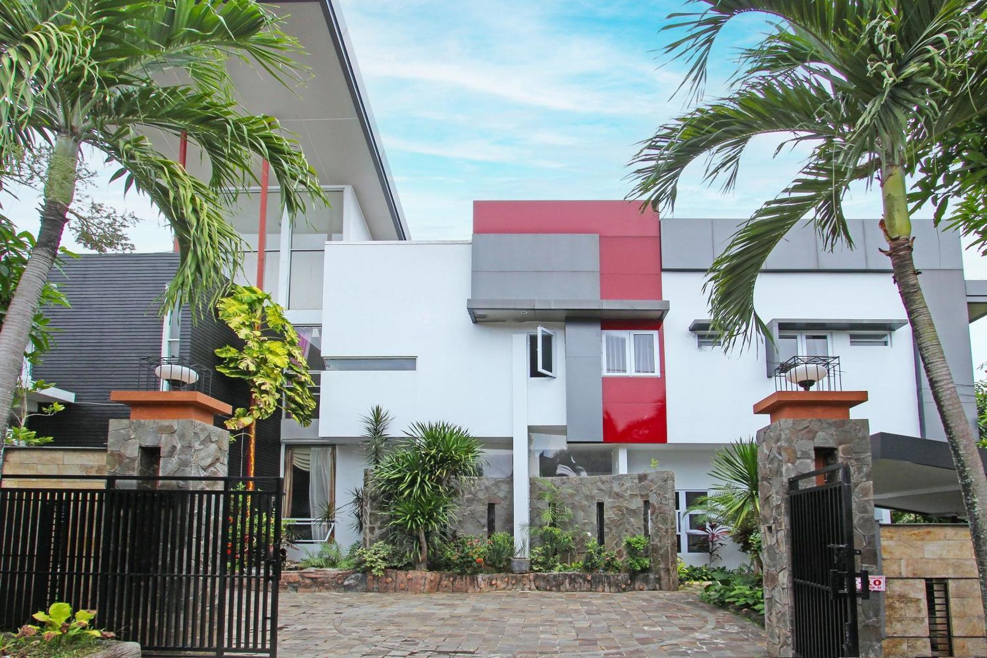 Super Oyo Capital O 91665 D'Prof Exclusive Guesthouse Semarang Exterior photo
